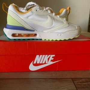 Brand New Nike Air Max Dawn [DX3717-100] Women Casual Shoes White/Peach Cream